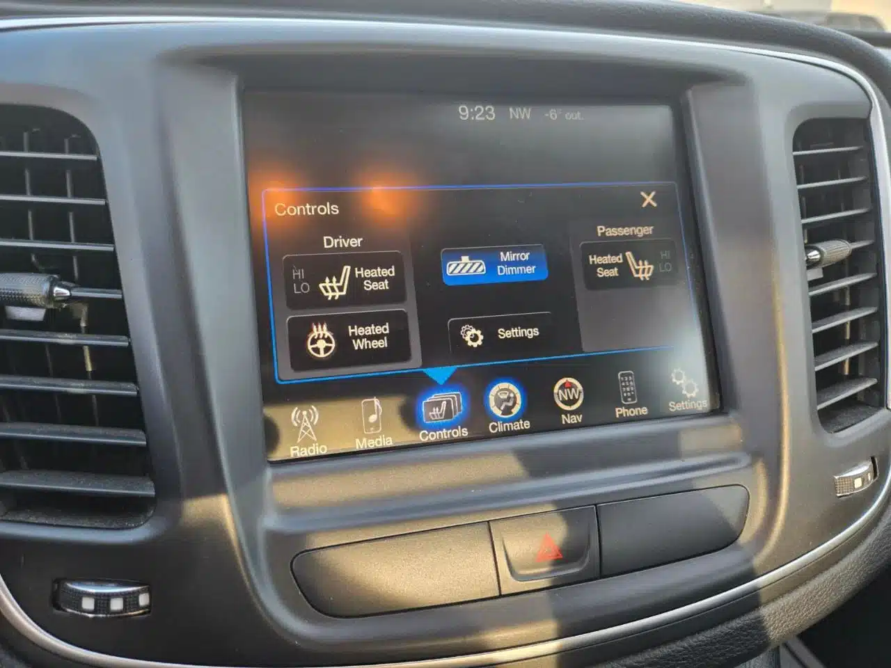 2015 Chrysler 200 Limited - Image 15
